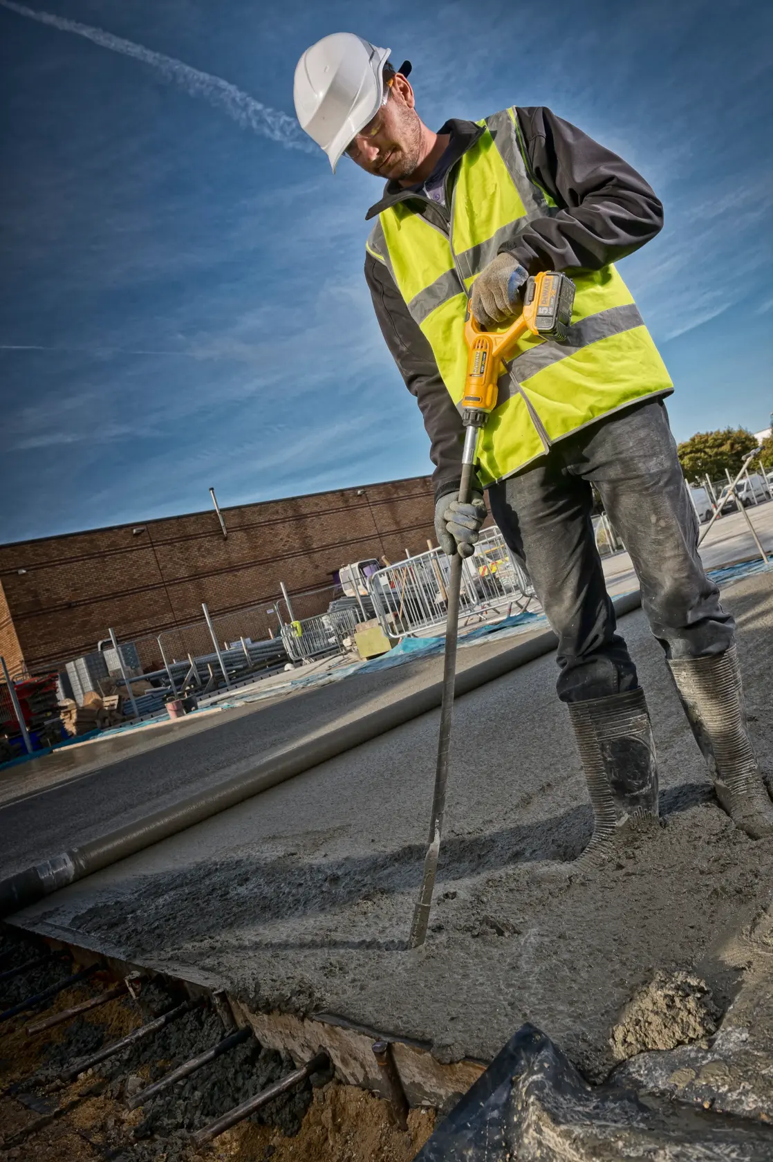 DEWALT® 18V XR® Concrete Vibrator (Tool Only)