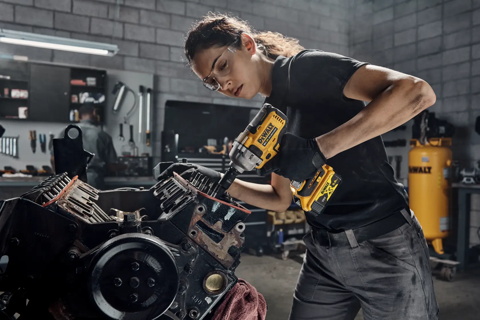 DEWALT® 18V XR® Brushless 1/2" Detent Pin Mid Torque Impact Wrench (Tool Only)