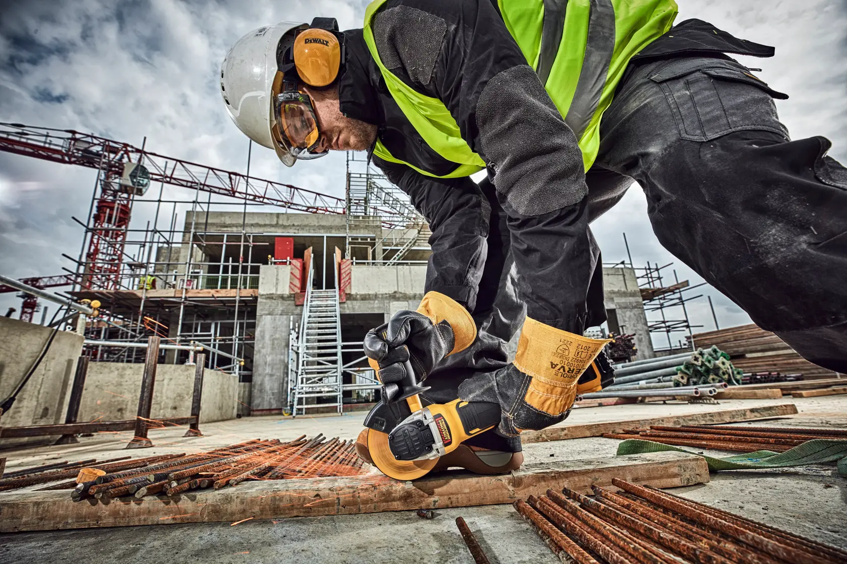 DEWALT® 18V XR® Brushless 125mm Paddle Switch Angle Grinder (Tool Only)
