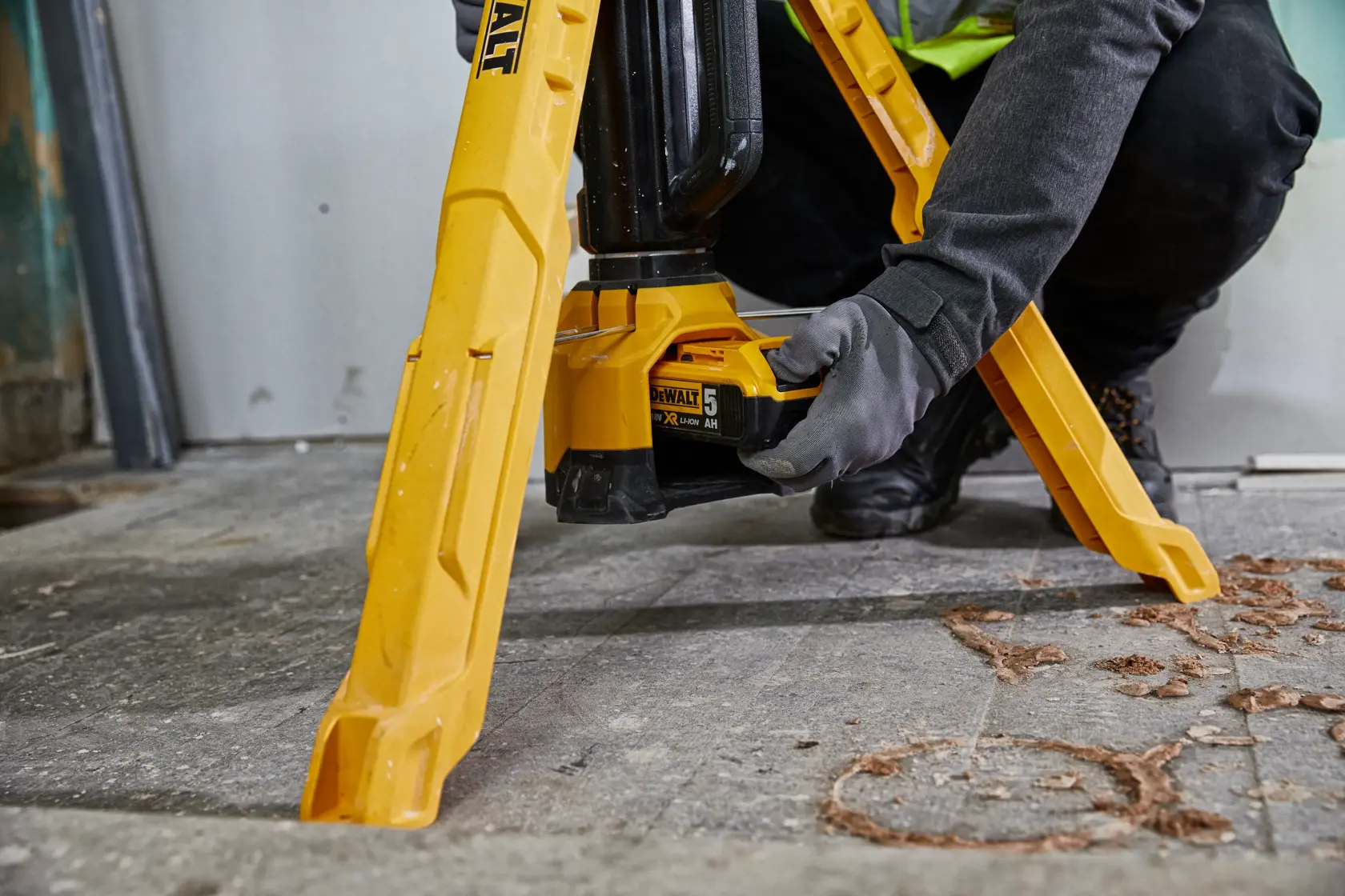 DEWALT® 18V XR® LED Tripod Light (Tool Only)