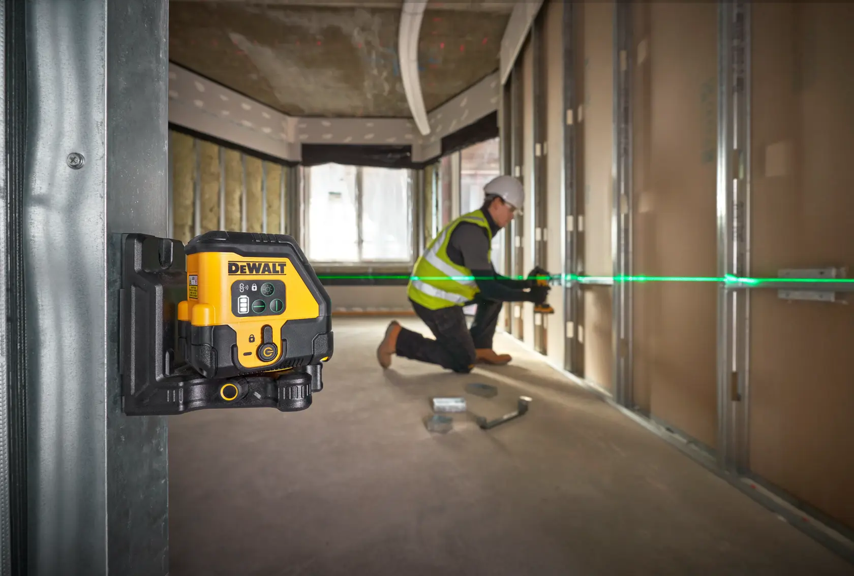 DEWALT® USB Cross Line Green Beam Laser