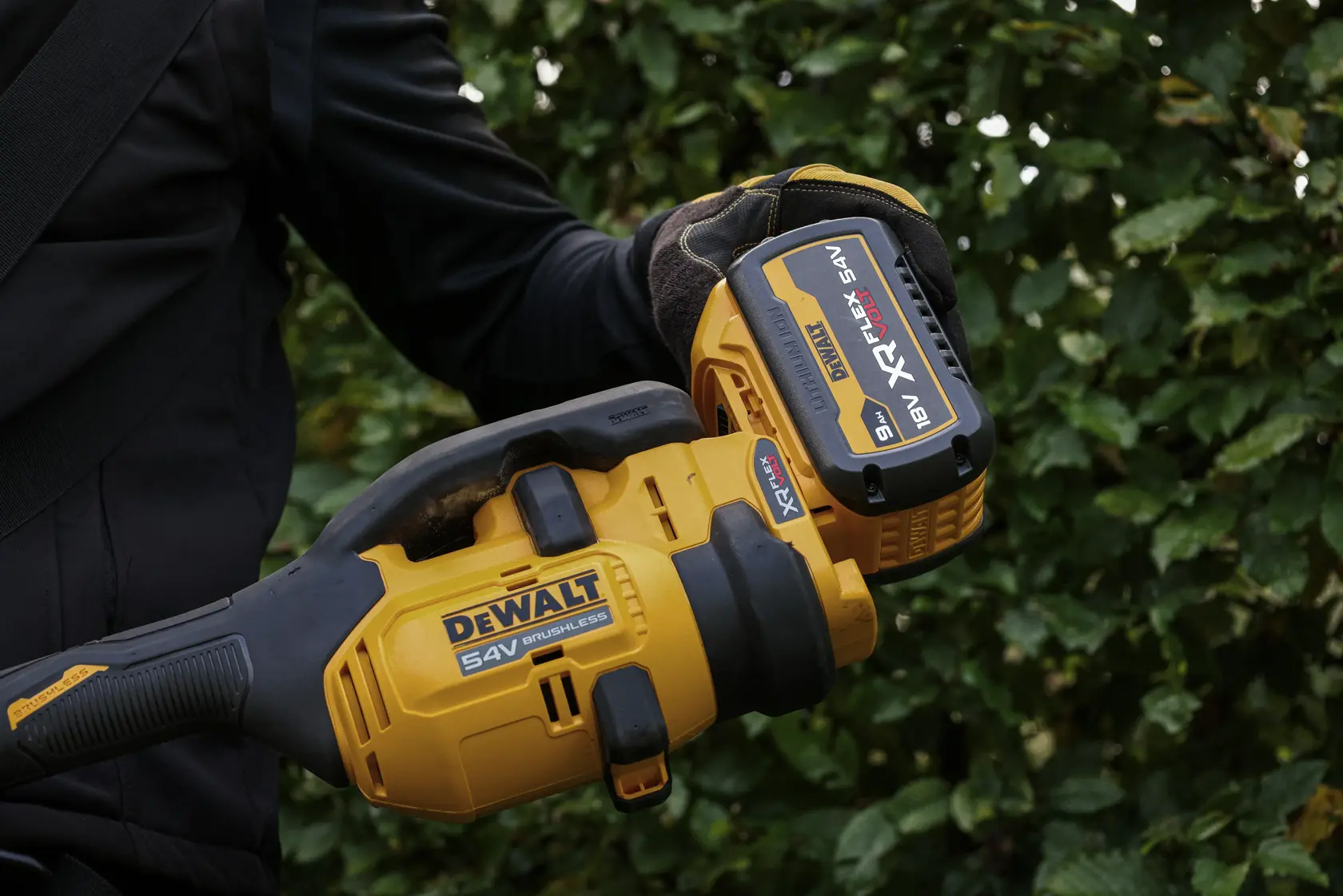 DEWALT® Split Boom Pole Hedge Trimmer Attachment