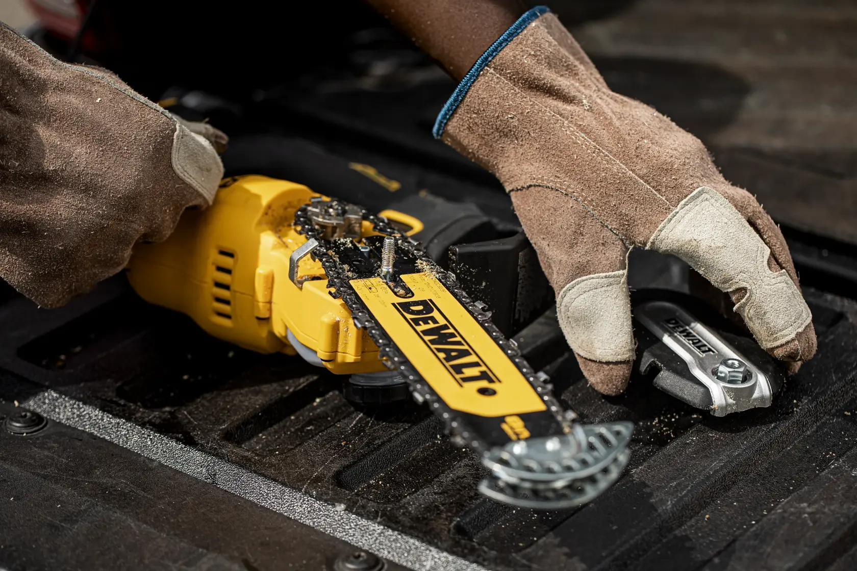 DEWALT® 18V XR® Pruning Chainsaw (Tool Only)