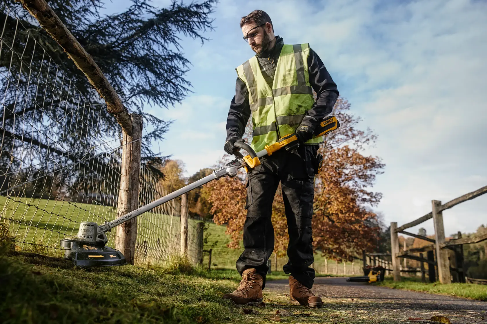 DEWALT® 18V XR® Brushless String Trimmer with Folding Shaft (Tool Only)