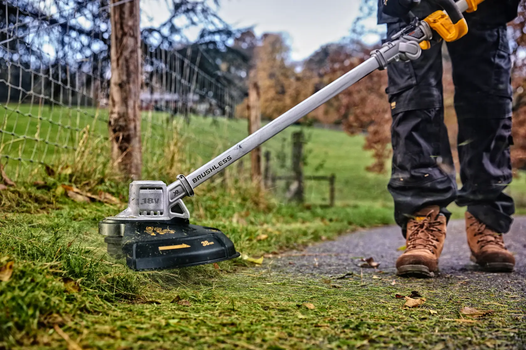 DEWALT® 18V XR® Brushless String Trimmer with Folding Shaft (Tool Only)