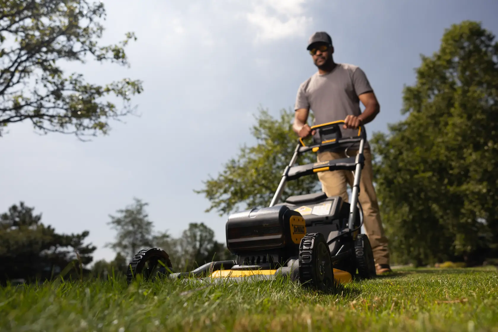 DEWALT® 18V XR® 53cm Self-propelled Lawn Mower with two batteries (Tool Only)
