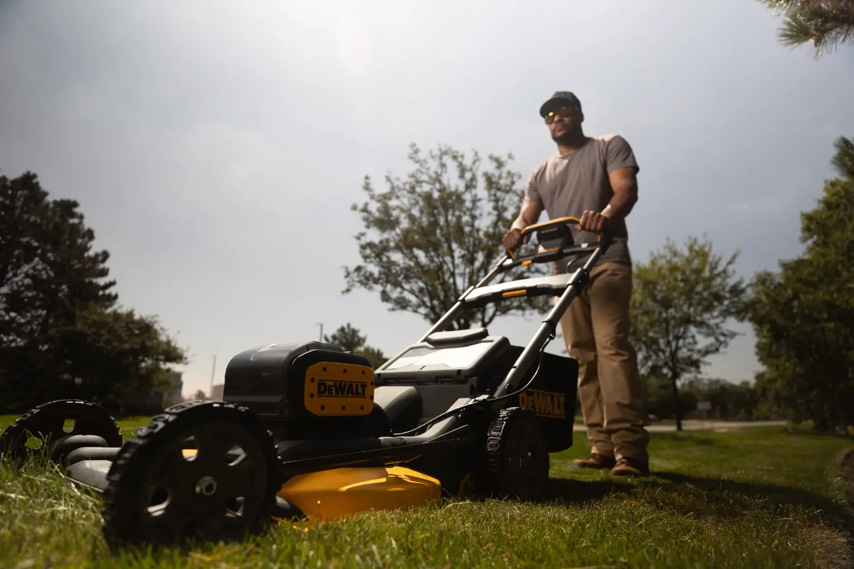 DEWALT® 18V XR® 53cm Self-propelled Lawn Mower with two batteries (Tool Only)