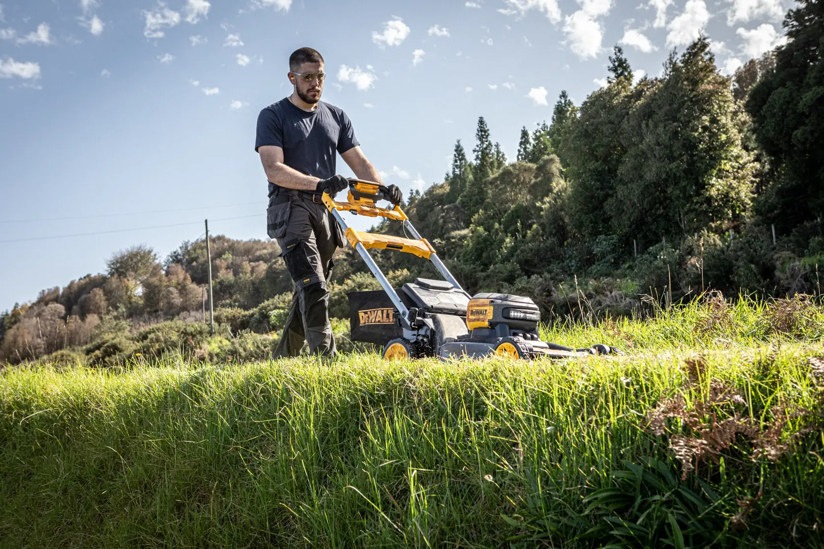 DEWALT® 54V XR Flexvolt® Dual Battery 53cm Self-Propelled Mower