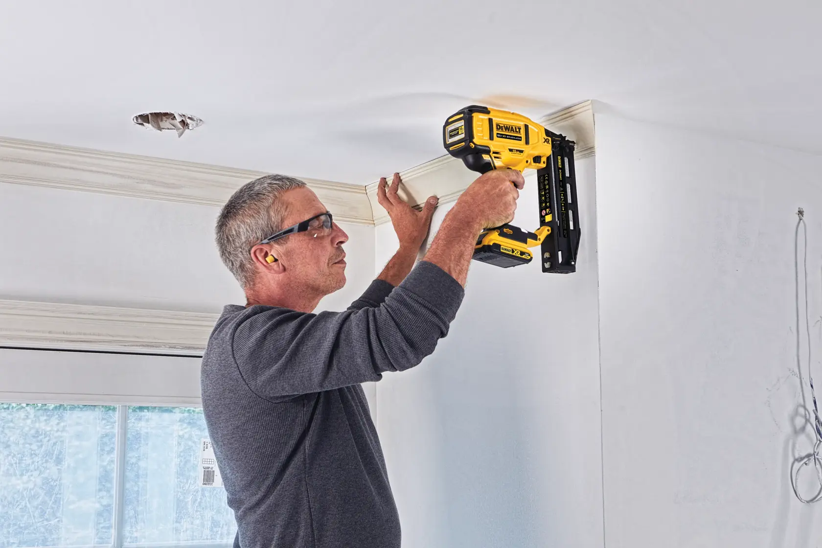 DEWALT® 18V XR® Brushless 16Ga Second Fix Straight Nailer (Tool Only)
