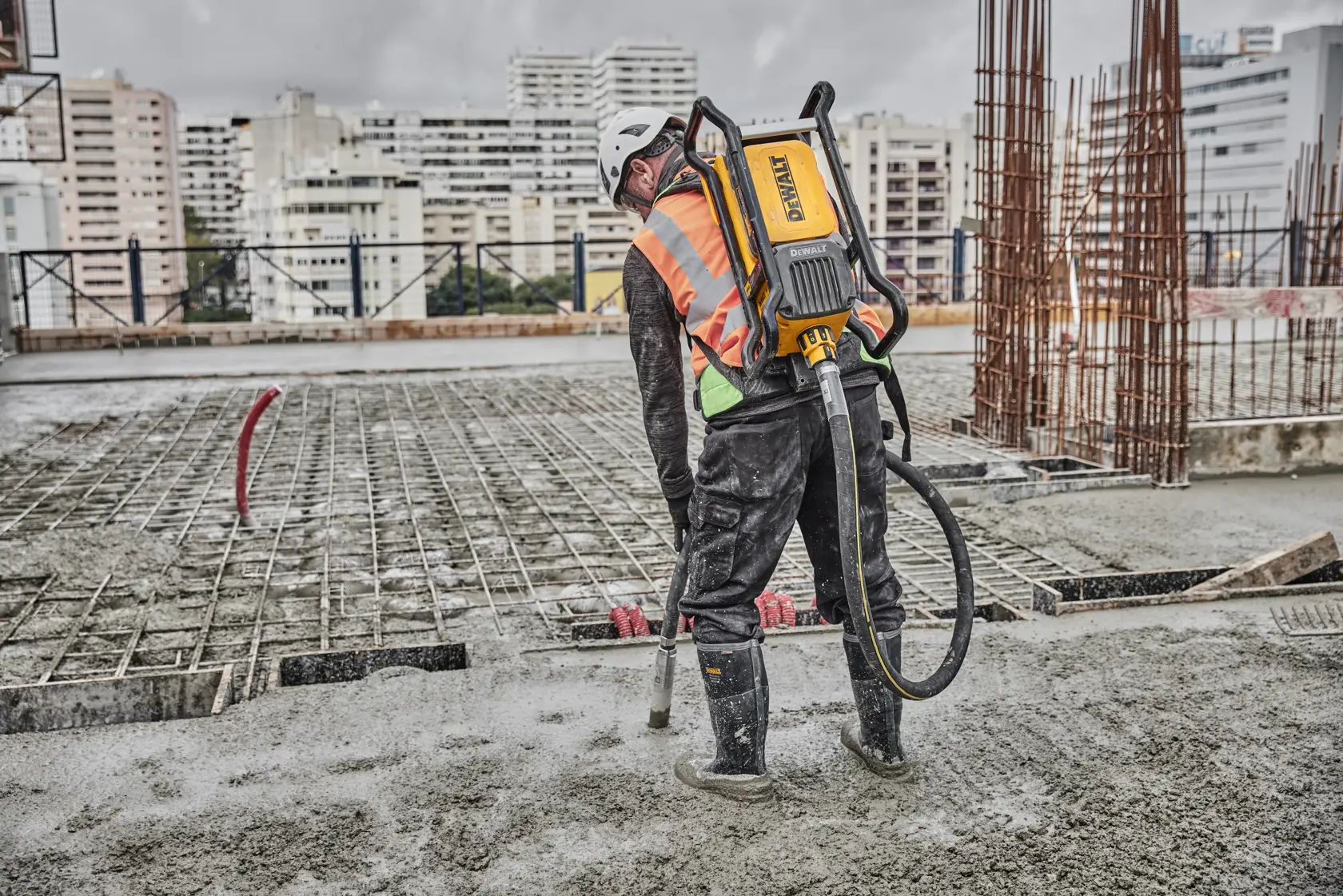 DEWALT® POWERSHIFT™ Backpack Vibrator