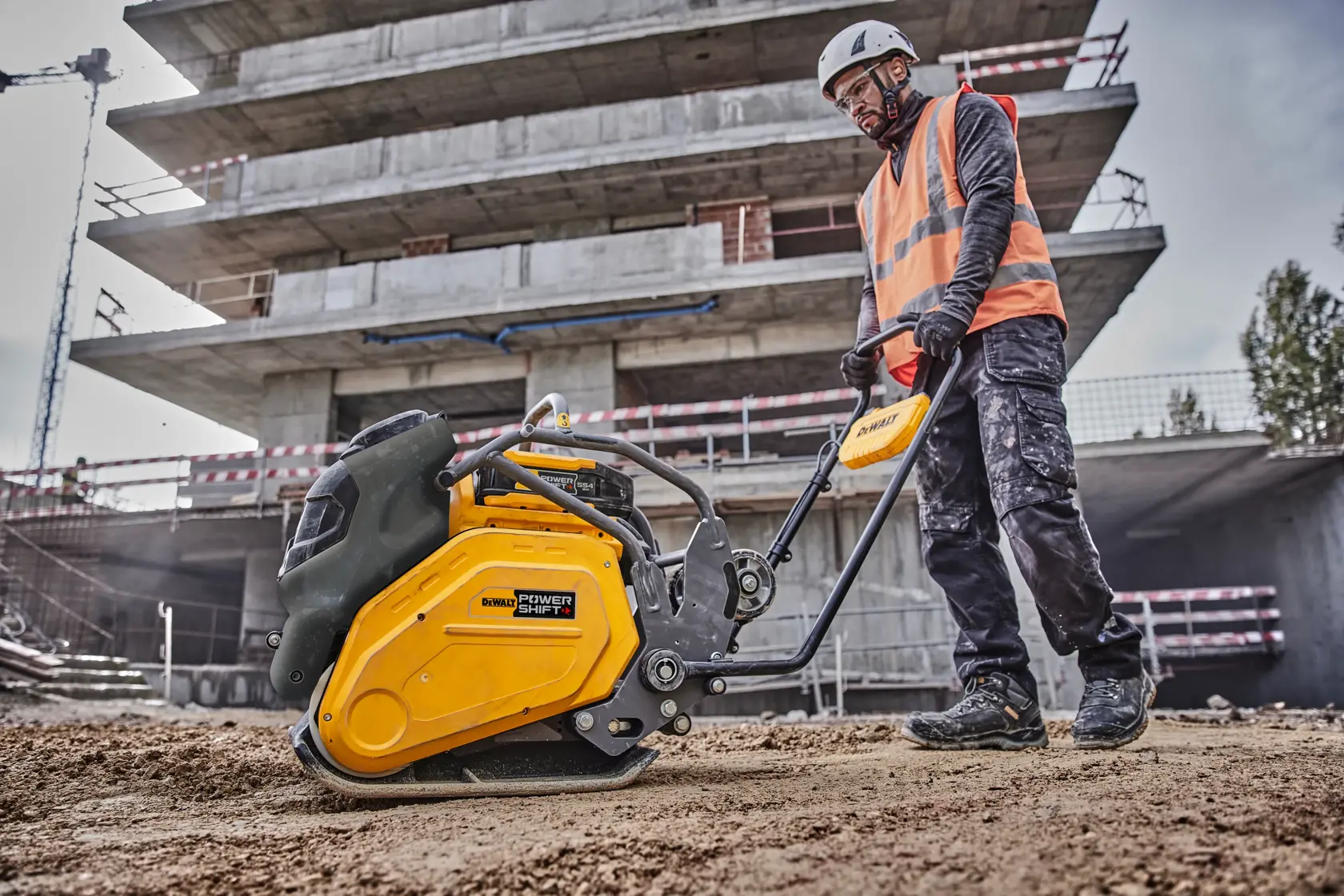 DEWALT® POWERSHIFT™ Plate Compactor
