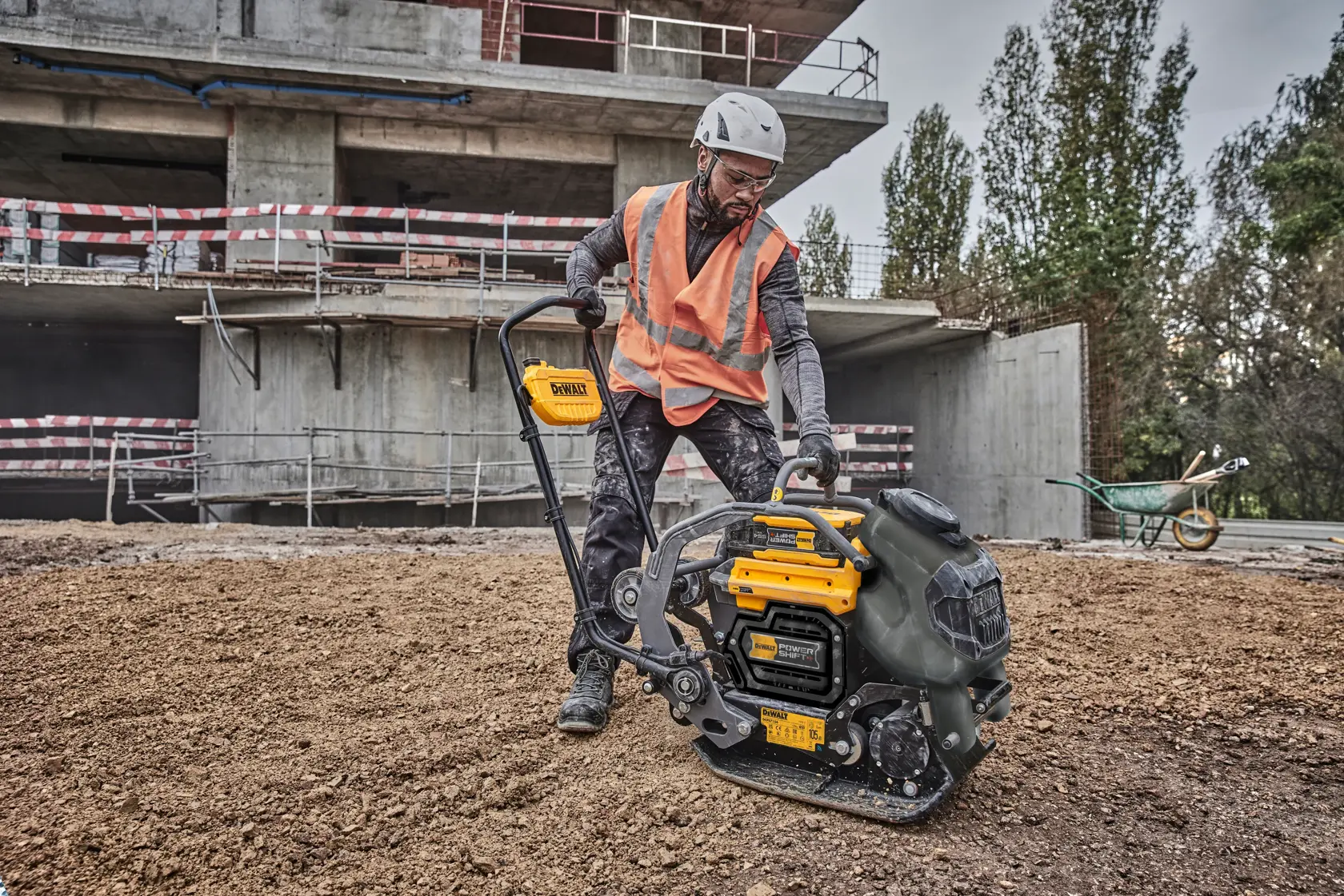 DEWALT® POWERSHIFT™ Plate Compactor