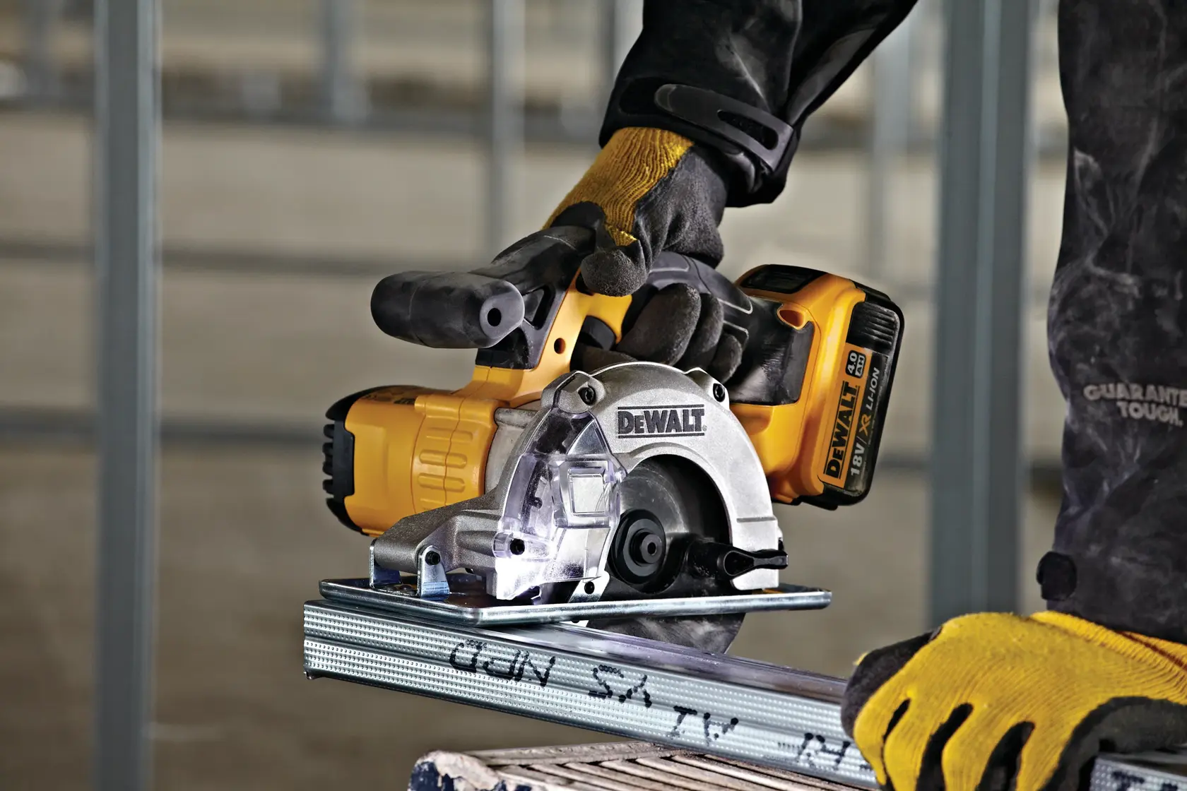 DEWALT® 18V XR® Brushless 140mm Metal Cutting Circular Saw (Tool Only)