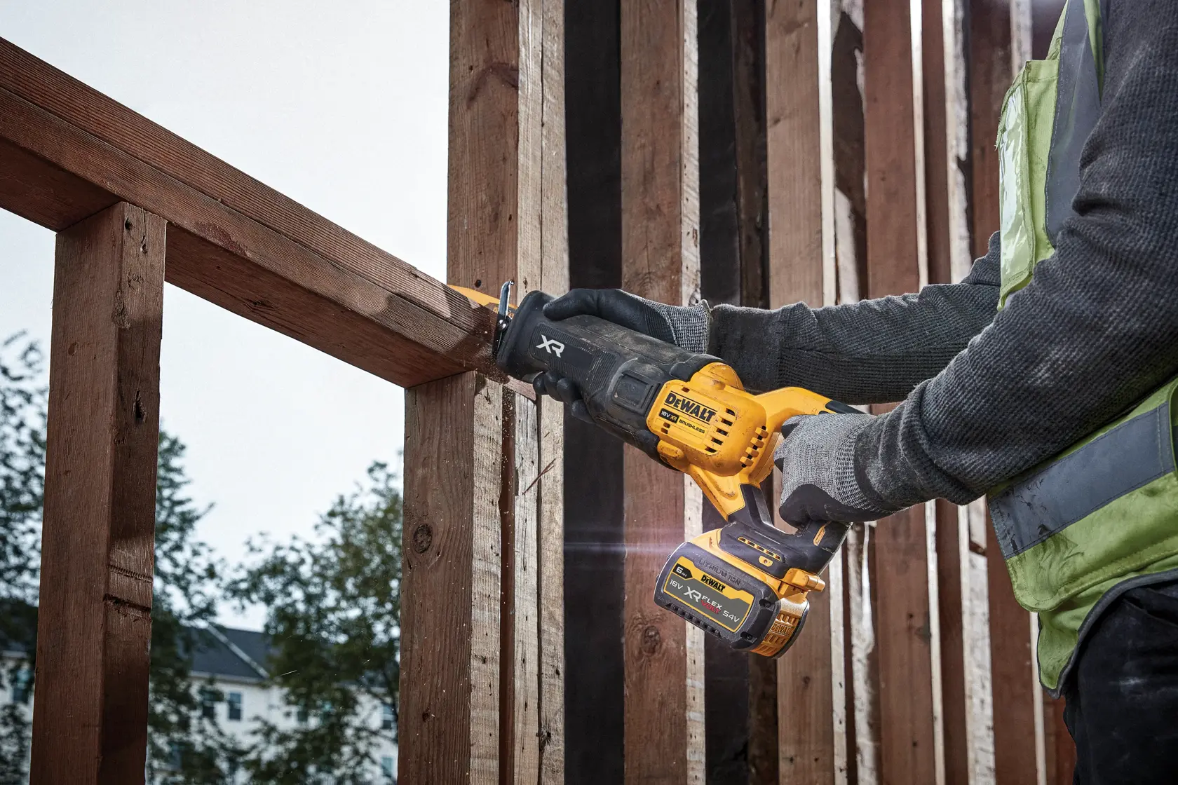 DEWALT® 18V XR® Brushless Reciprocating Saw with FLEXVOLT® ADVANTAGE™ (Tool Only)