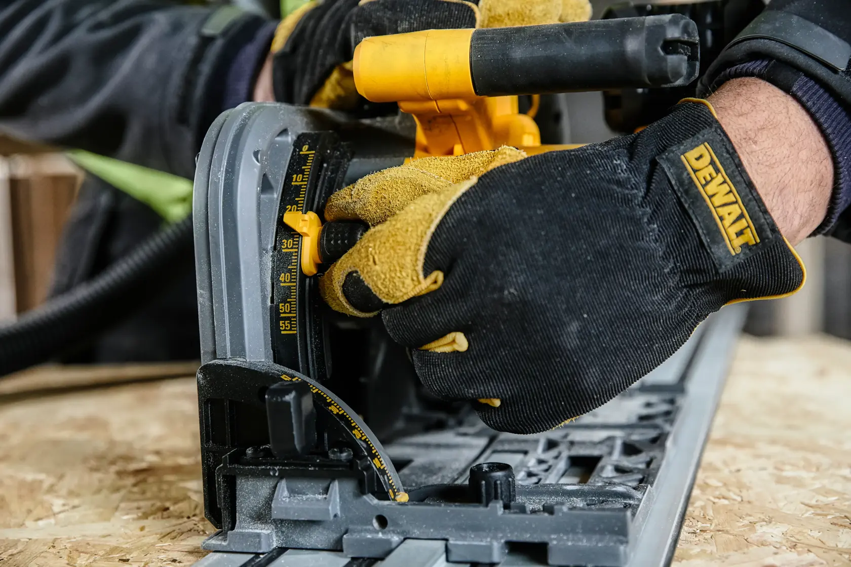 DEWALT® 54V XR Flexvolt® 165mm Rail Compatible Plunge Saw (Tool Only)