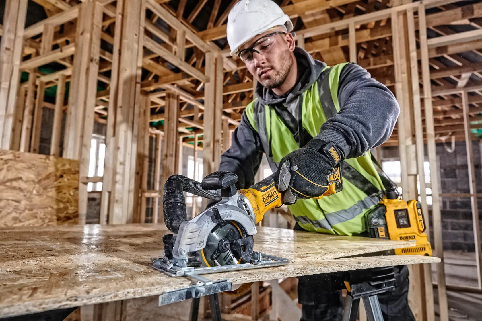 DEWALT® 18V XR® Brushless 115mm Compact Circular Saw (Tool Only)