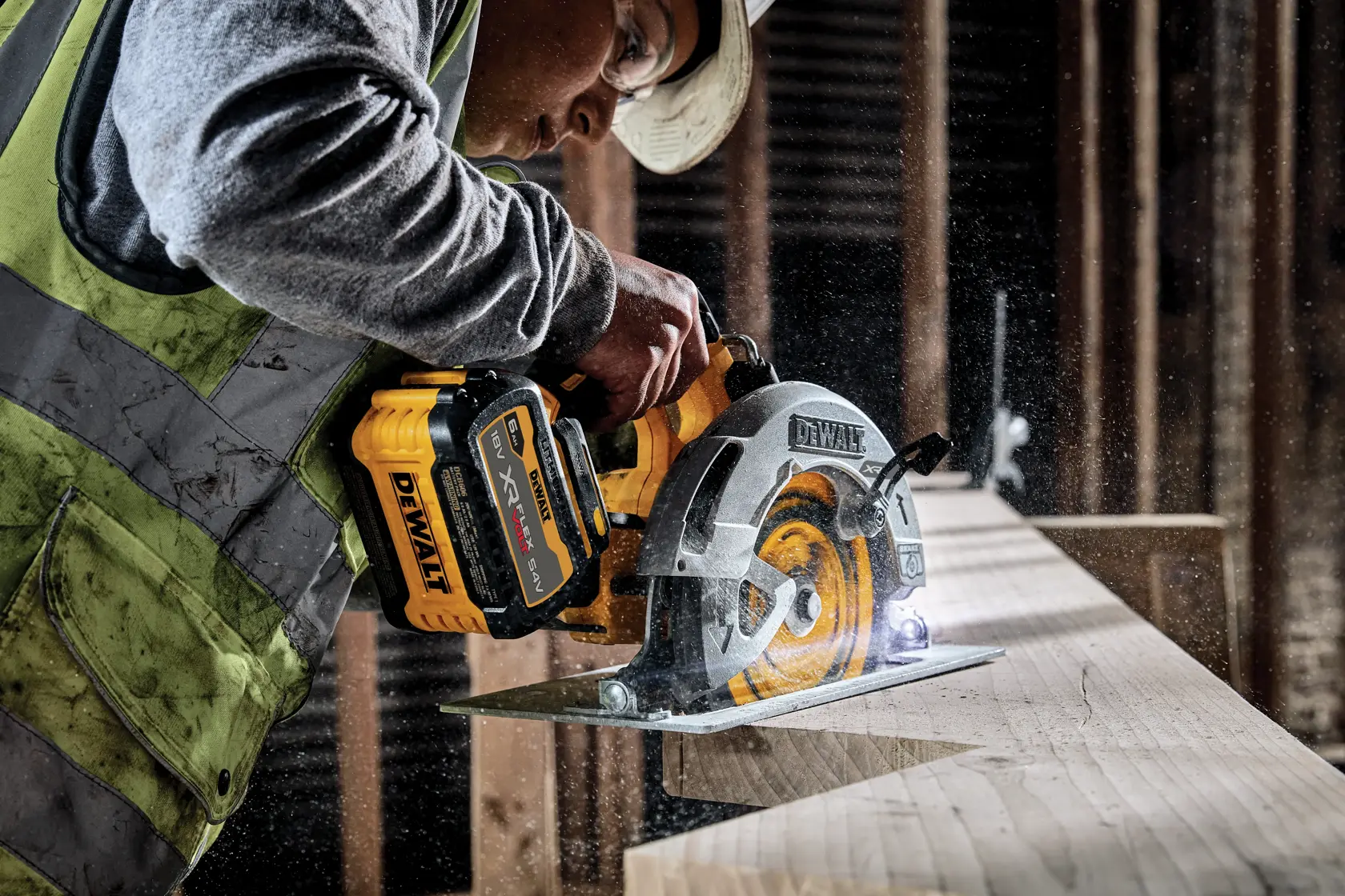 DEWALT® 18V XR® Brushless 190mm Circular Saw with FLEXVOLT® ADVANTAGE™ (Tool Only)