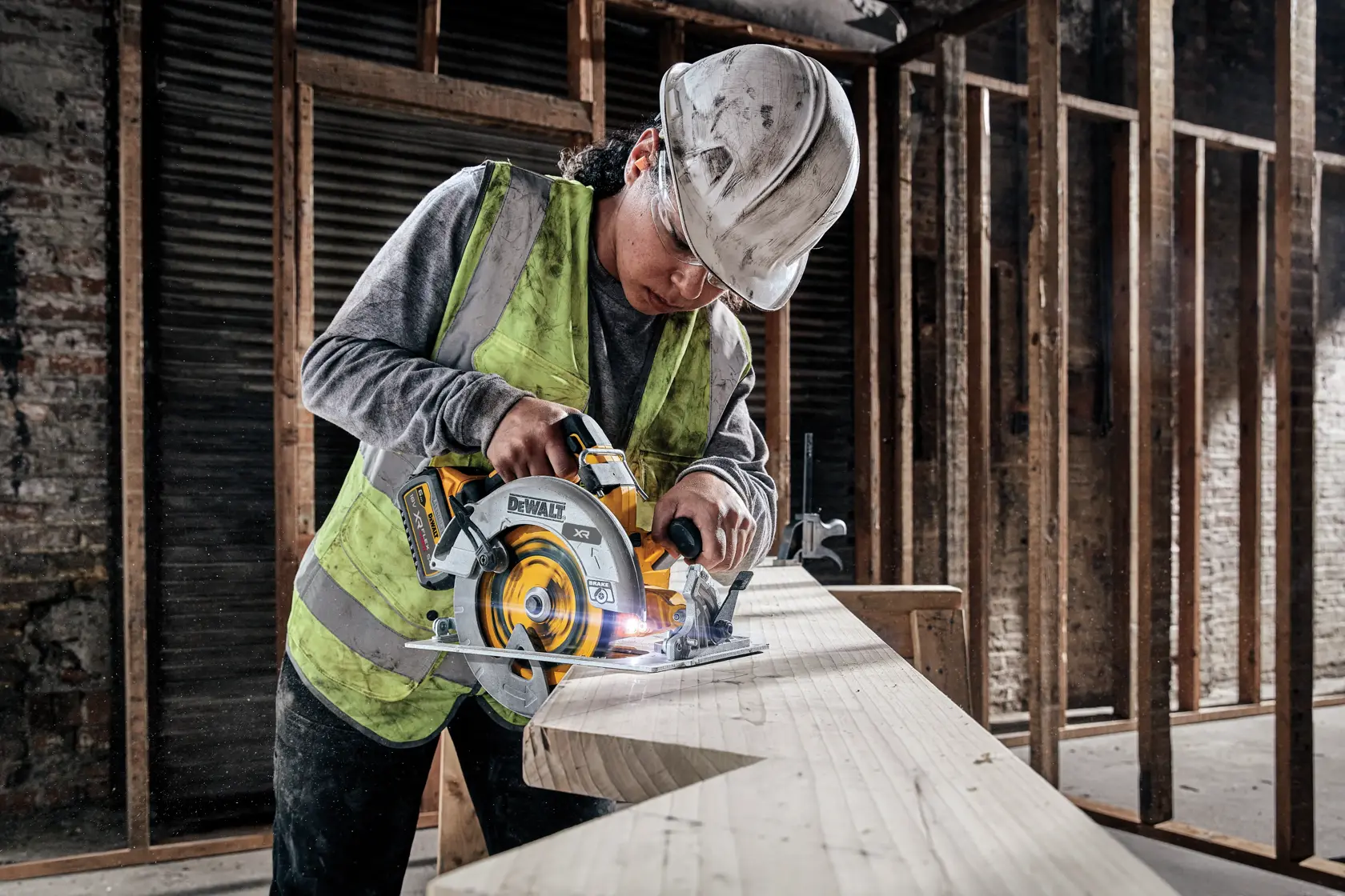 DEWALT® 18V XR® Brushless 190mm Circular Saw with FLEXVOLT® ADVANTAGE™ (Tool Only)