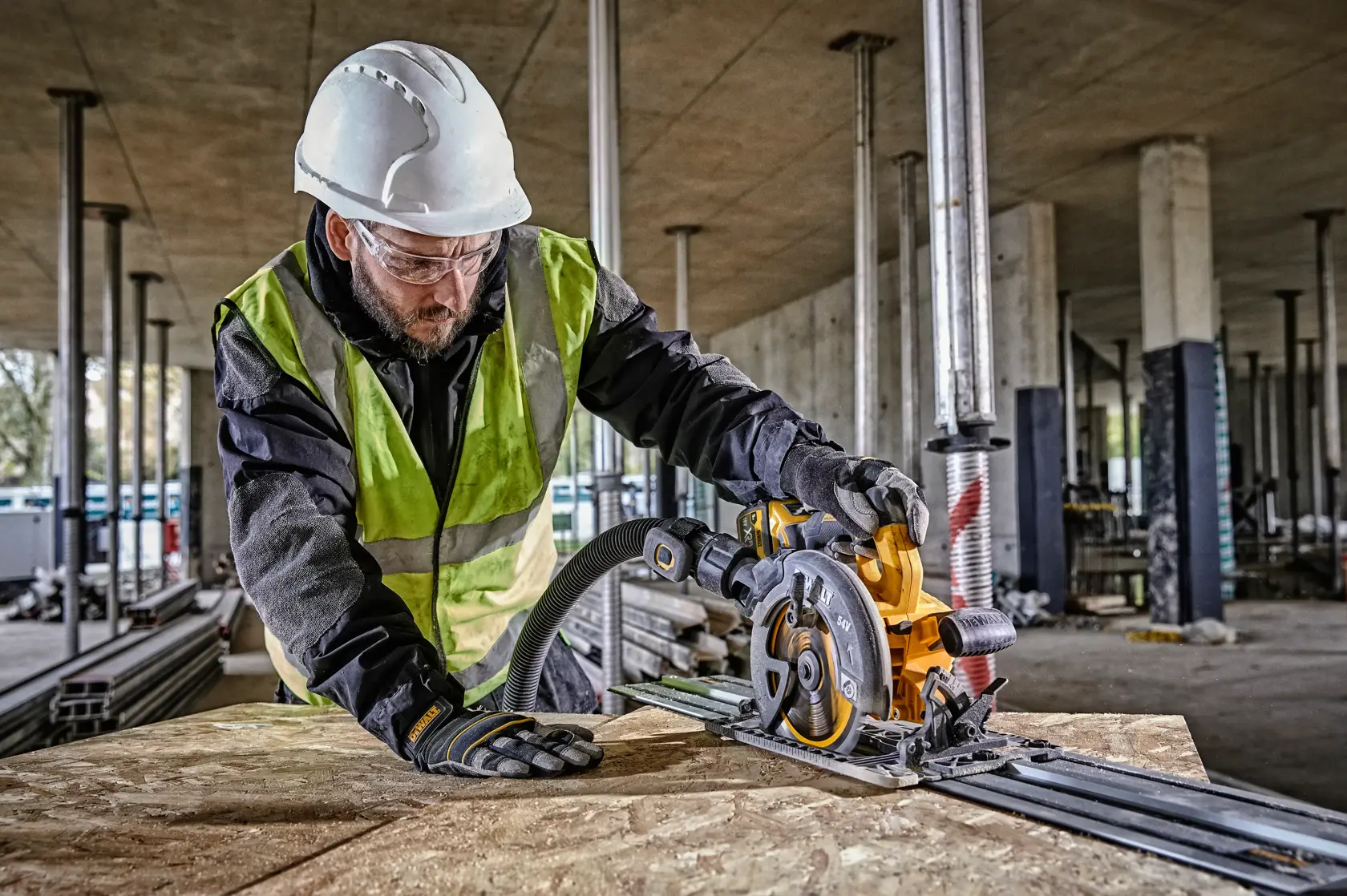 DEWALT® 54V XR Flexvolt® 190mm Rail Compatible Circular Saw (Tool Only)