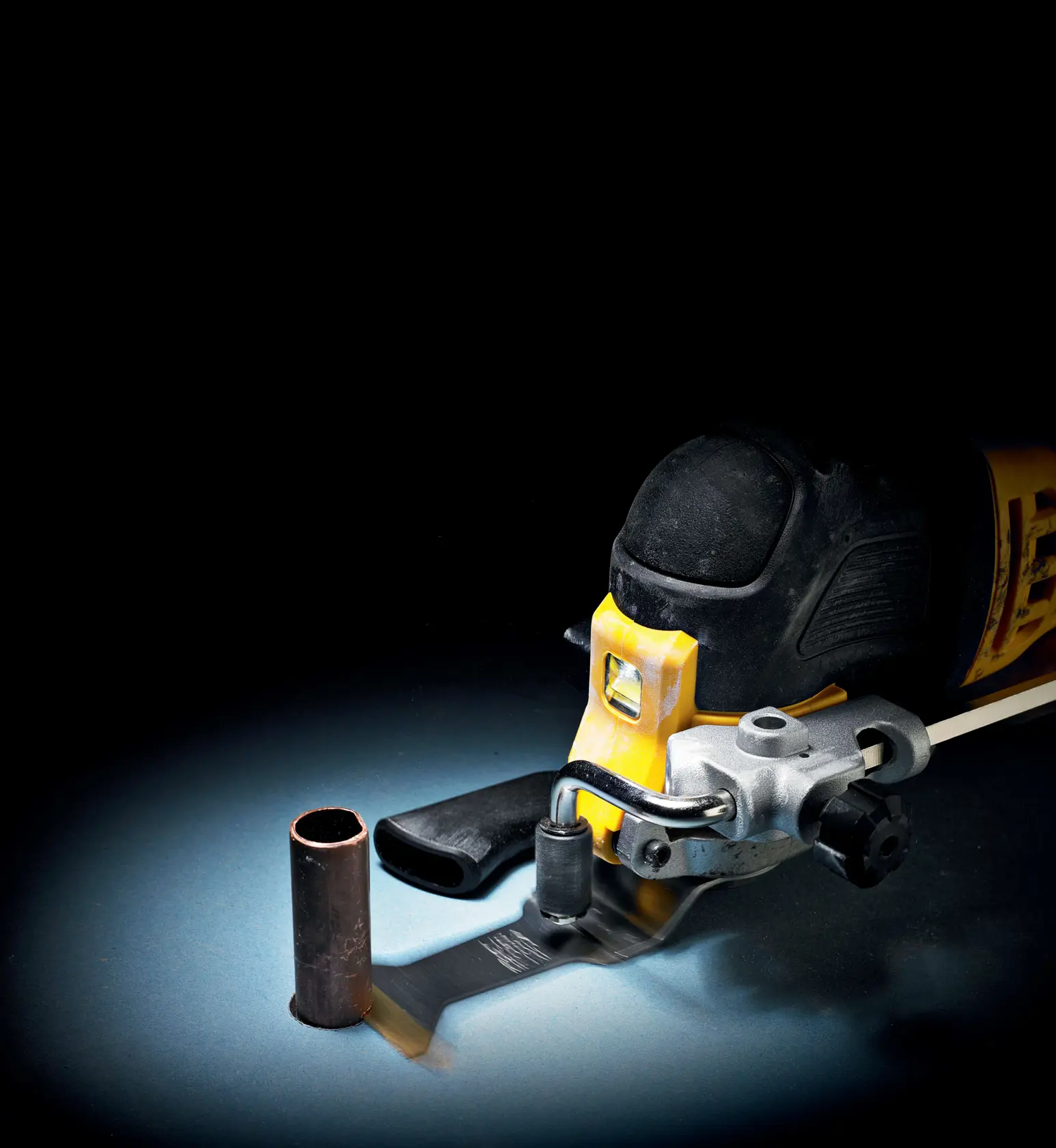DEWALT® 31mm x 43mm Titanium (Wood/Metal) Oscillation Blade