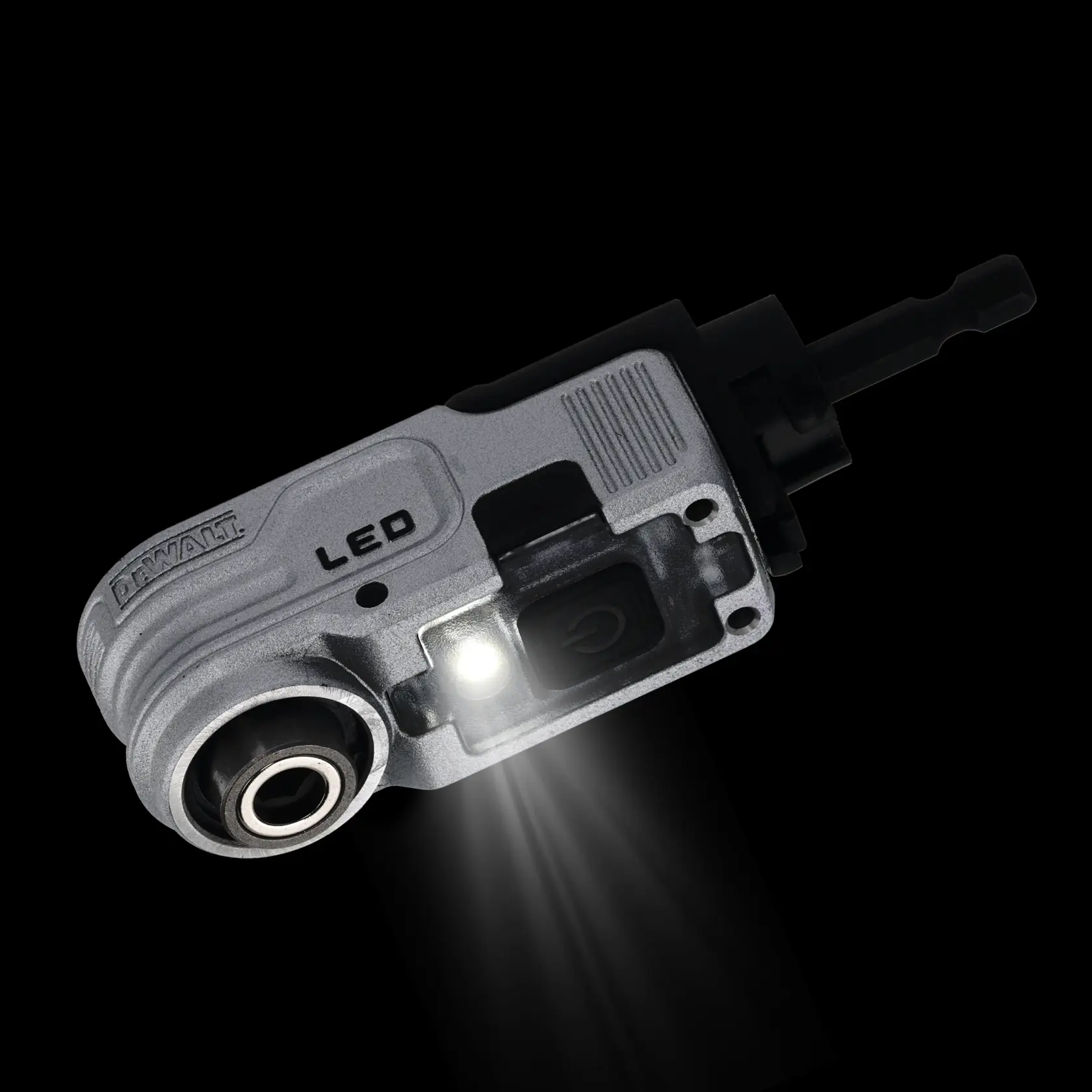 DEWALT LED Winkelaufsatz für Bohrmaschine, silber-schwarzes Design mit Markenlogo und Stromsymbol.
