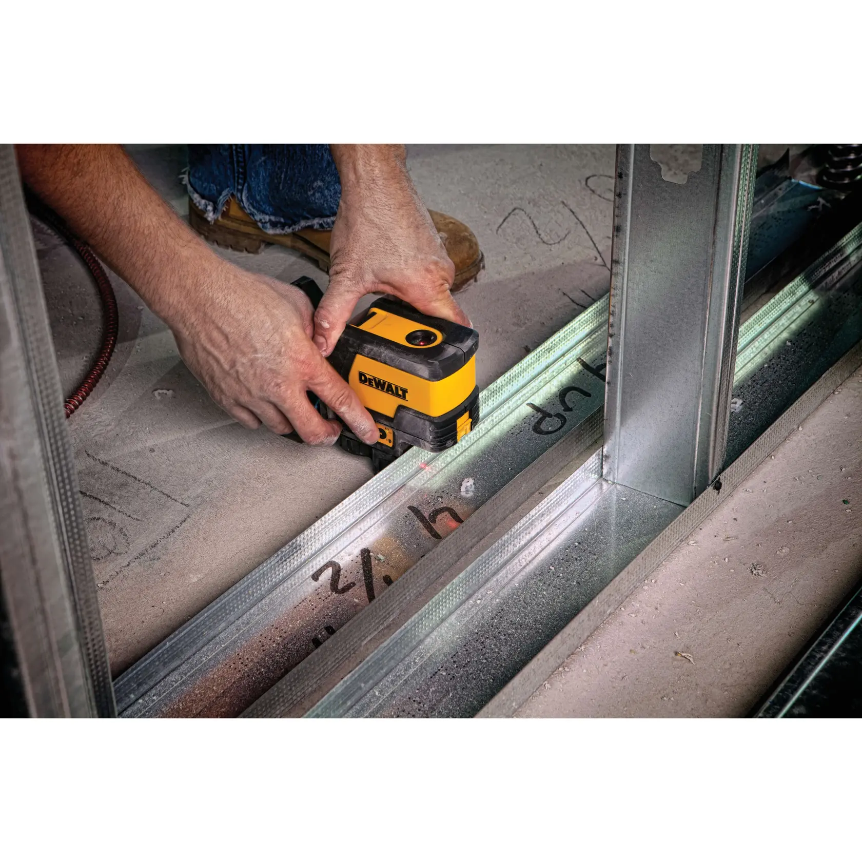 DEWALT DW0822 yellow and black compact laser level tool for precise measurements in construction or photography.