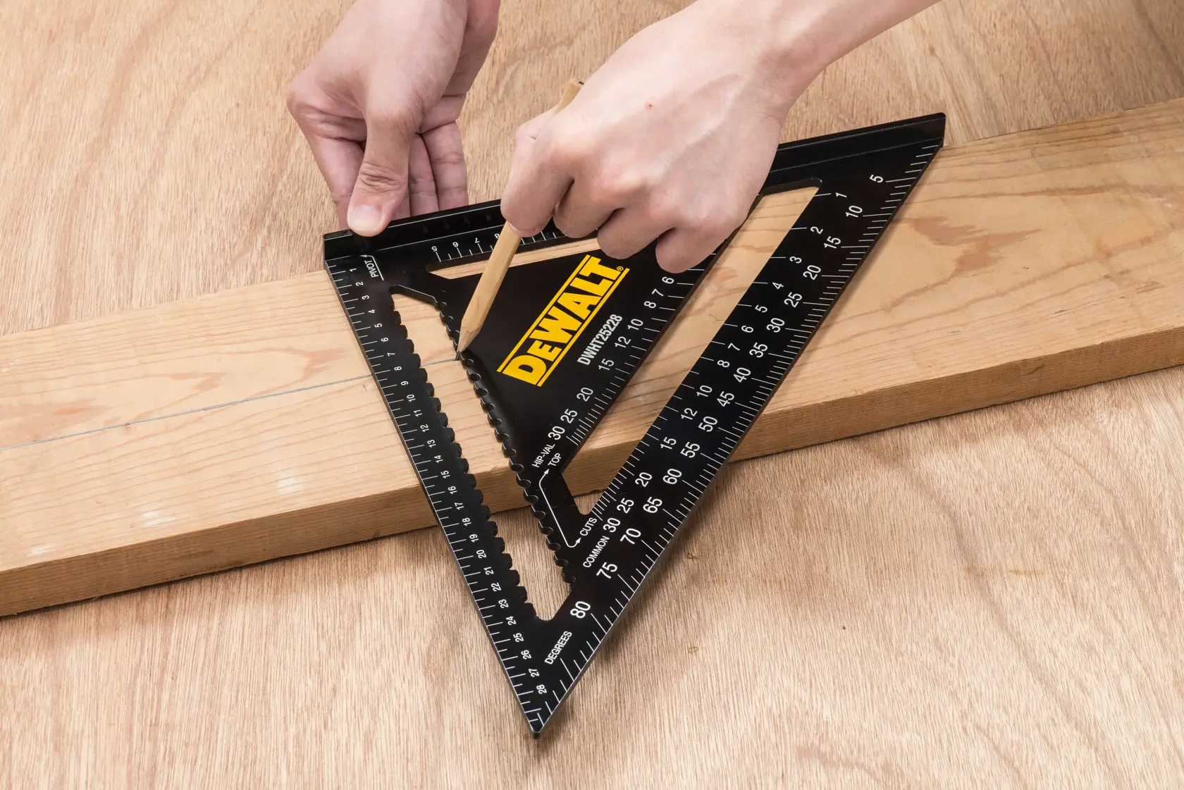 DEWALT® 18cm Metric Speed Square
