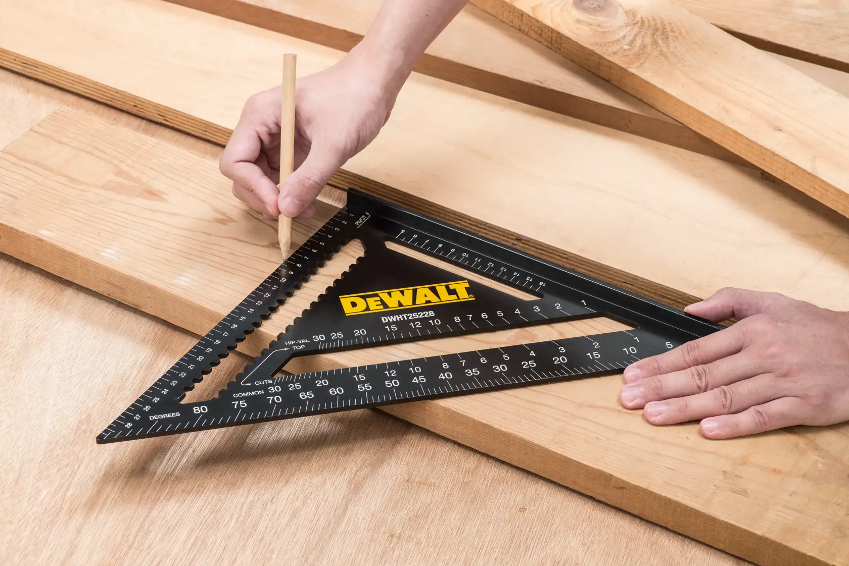 DEWALT® 18cm Metric Speed Square