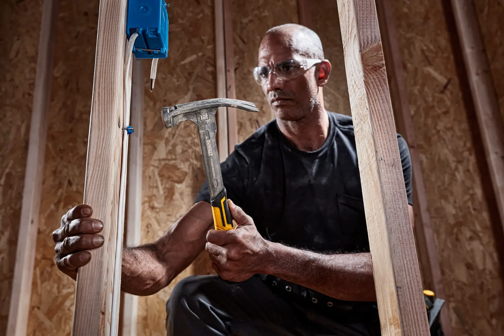 DEWALT® 12 oz. (340g) MIG Weld Hammer - Smooth Face