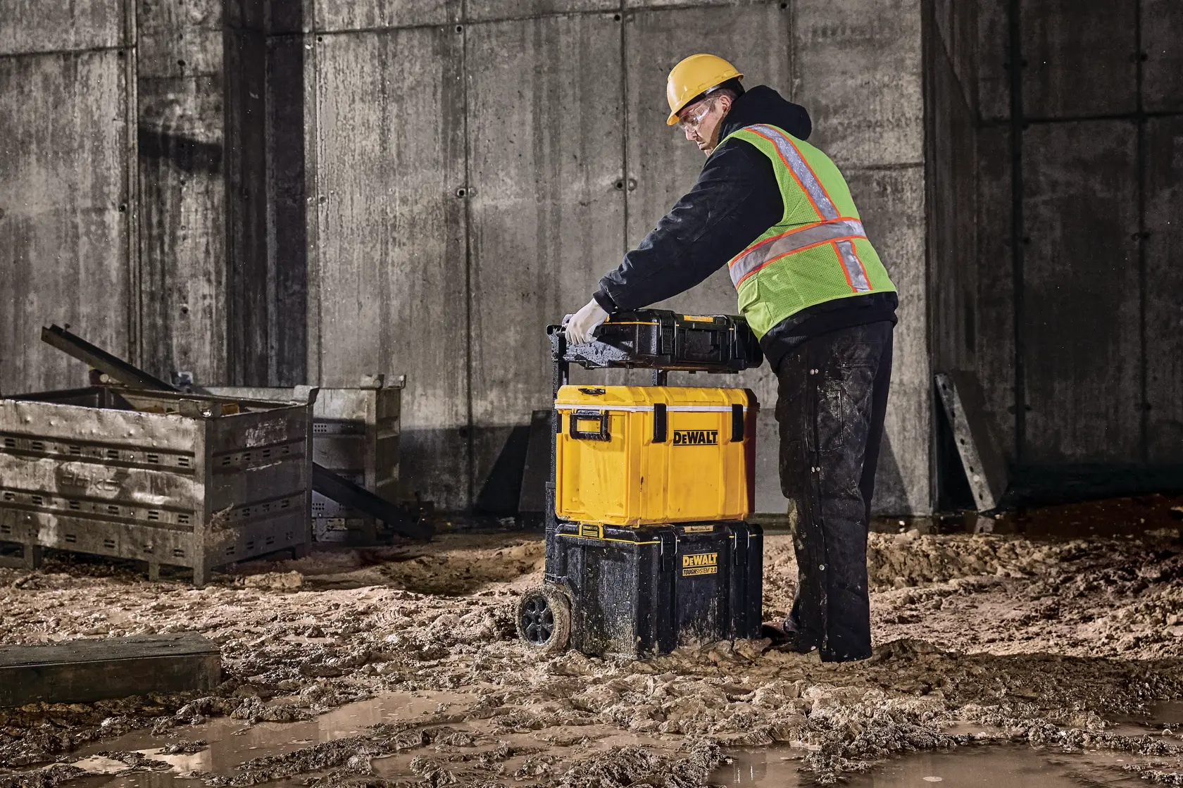 DEWALT® TOUGHSYSTEM® 2.0® - DS300 Mid Box
